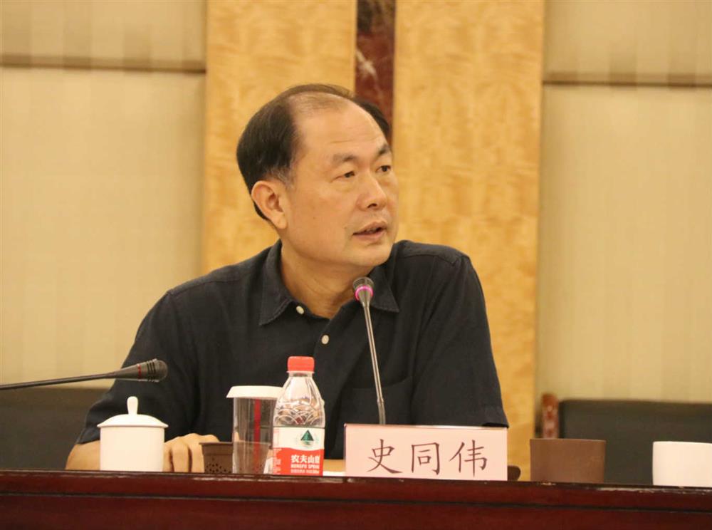 365英国上市召开半年工作总结大会